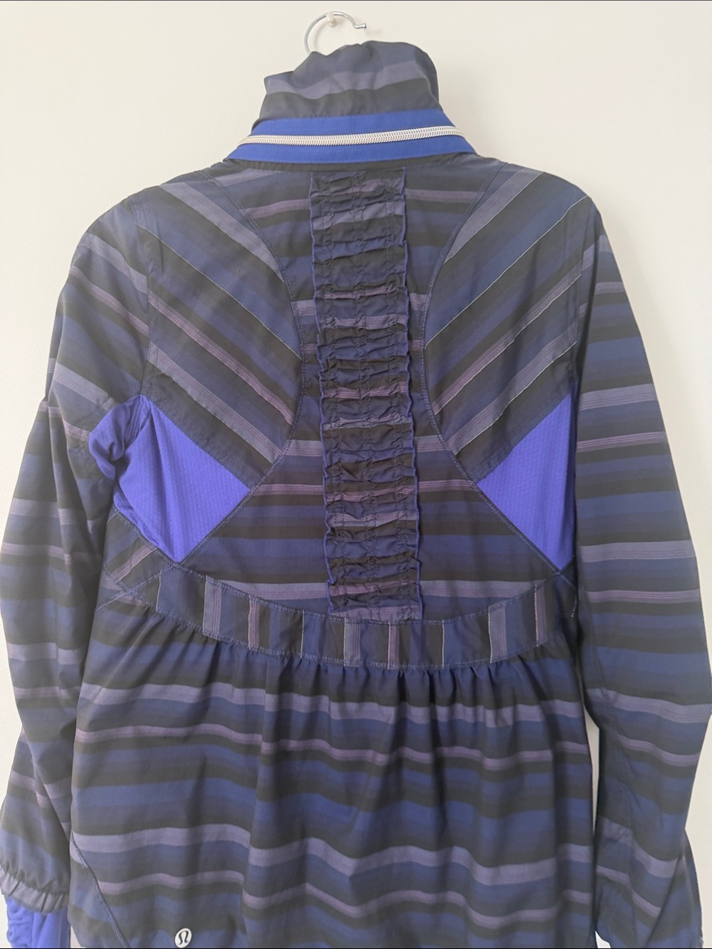 Lululemon Run Hustle Jacket size 6 - Picture 5 of 5